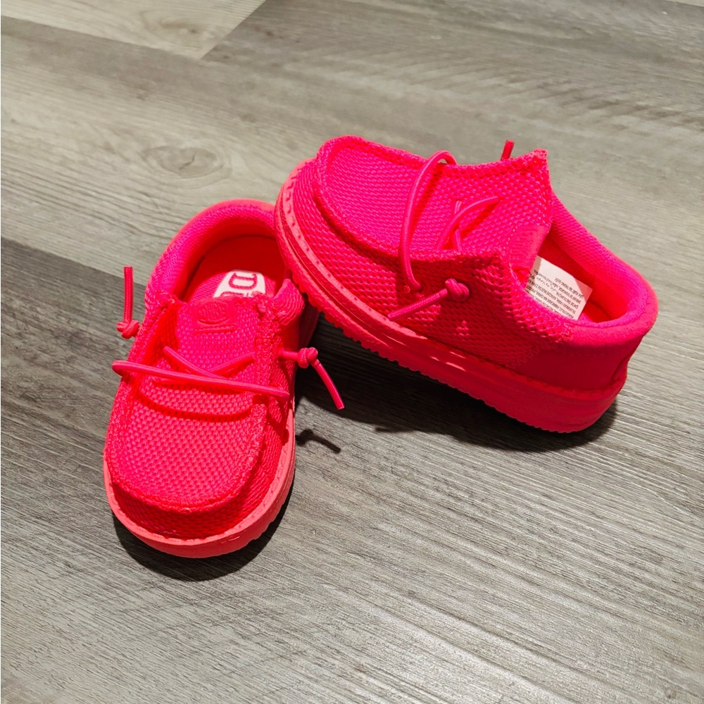 Hey Dude Toddler Kids Neon Hot Pink Slip-On Sneakers Size 5